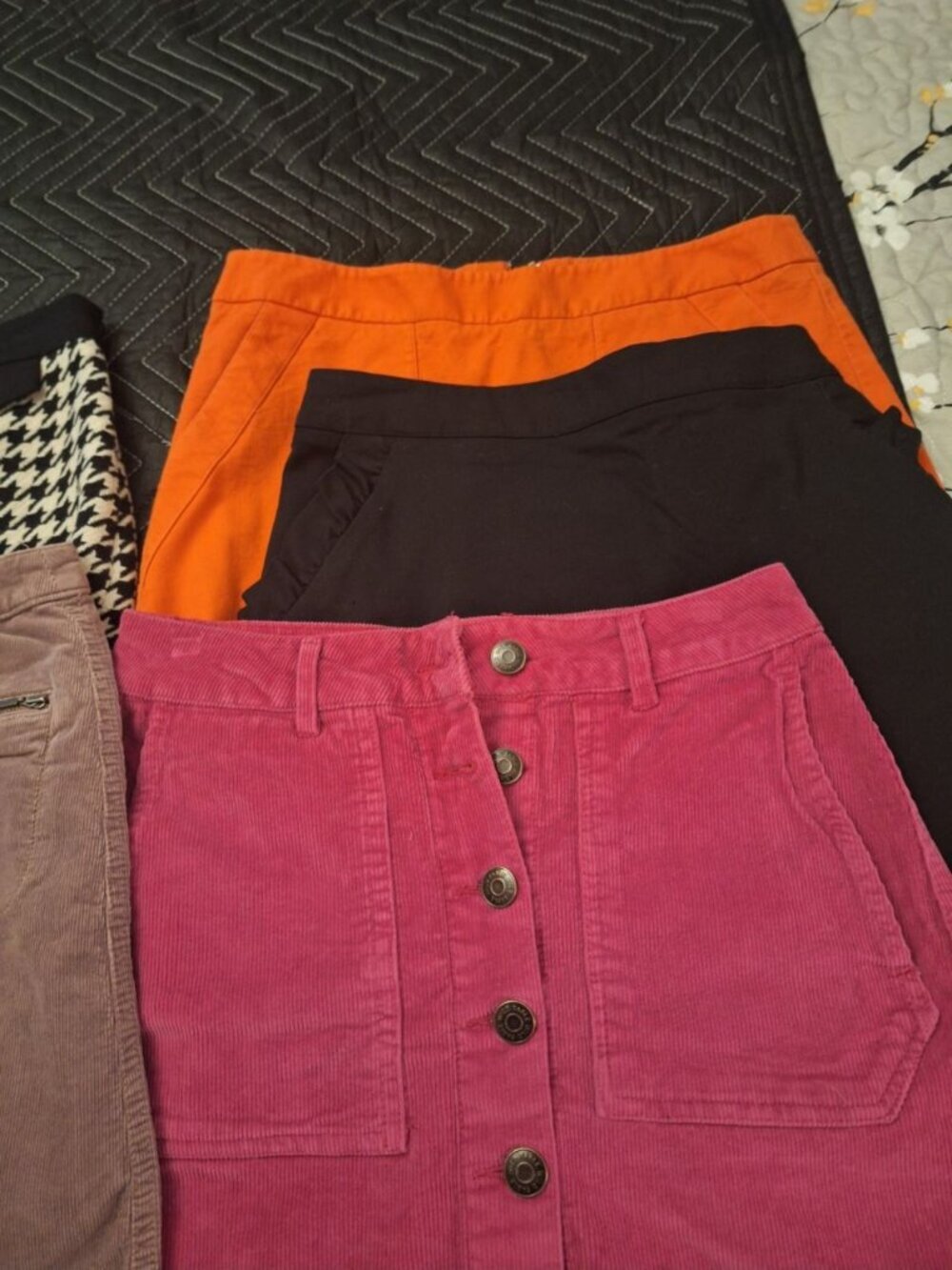 Women’s Short Skirts Lot of 5 Assorted Brands Colors Sizes Casual Mini Skirts - Picture 3 of 8